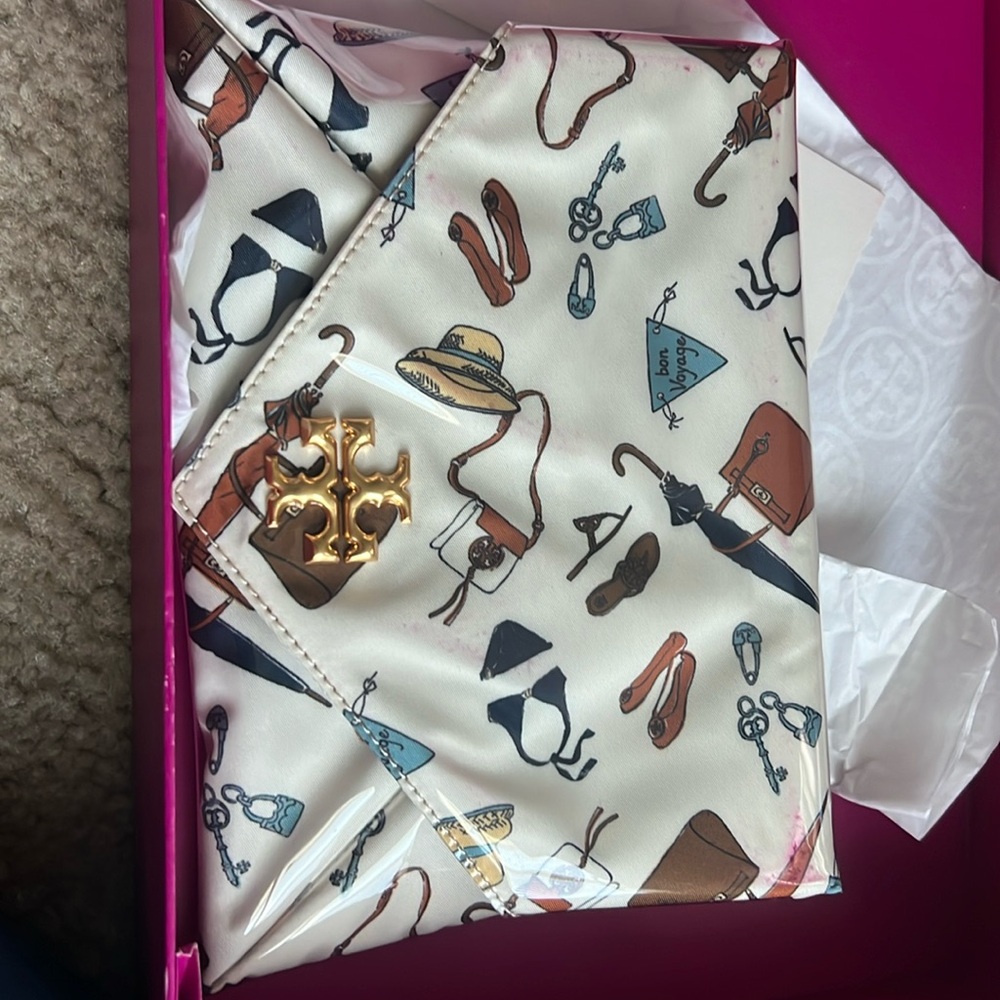 Brand new Tory Burch clutch this is a beauty